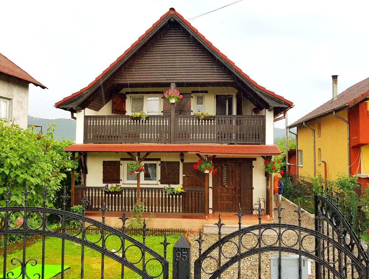 Hotel Casa Ursului Bujoreni Exterior foto